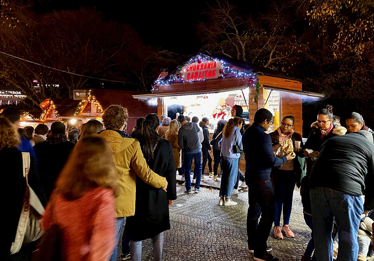 דוכן Churraria Carlitos ב־Wonderland Lisboa בפארק אדוארדו השביעי — צילום ארכיון מ־22 בדצמבר 2019